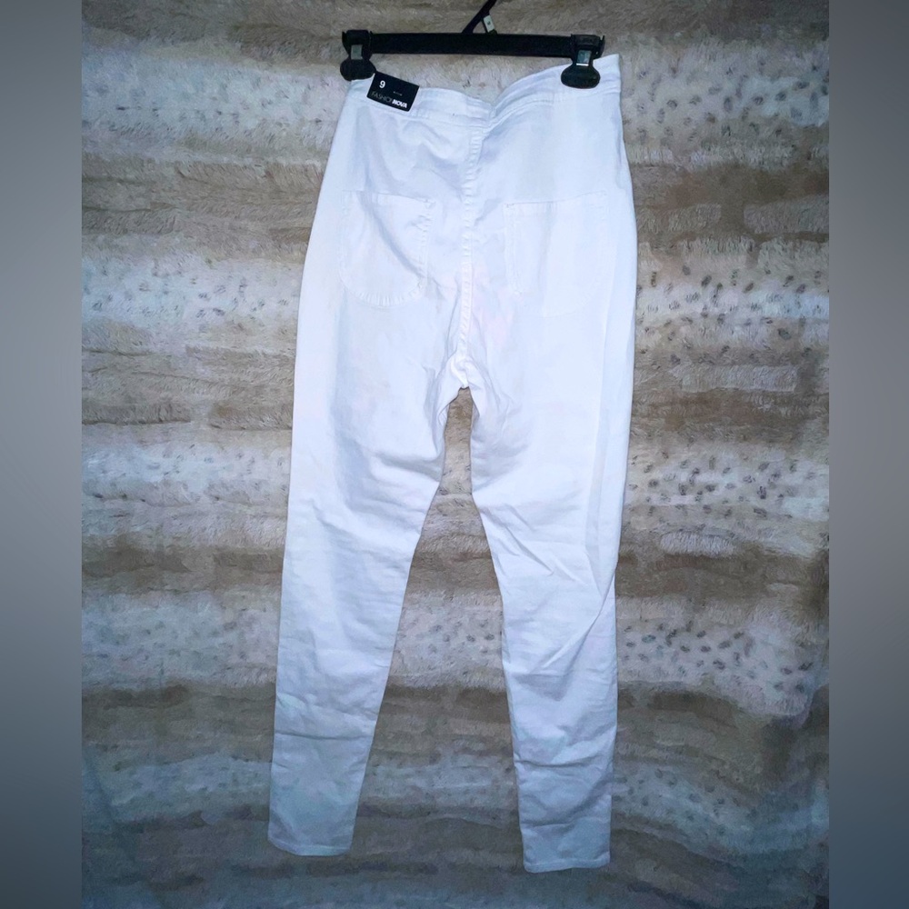 Brand new Fashion Nova skinny jeans. With tag. Size 9